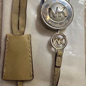 MICHAEL KORS SILVER MK LOGO WORKING LOCK TAN LEATHER SILVER KEY HANDBAG CHARM